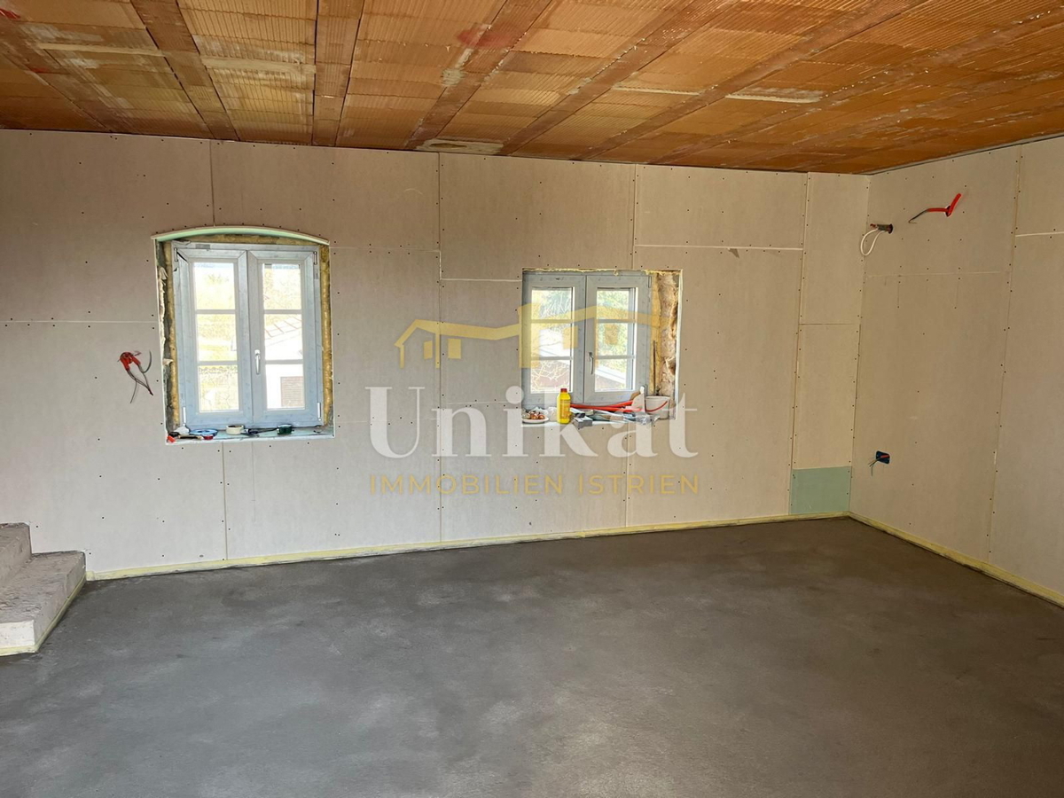 Kamena hiša blizu Višnjana za dokončanje